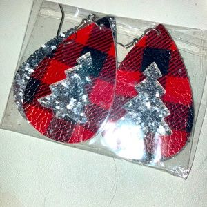 These earrings are so cute